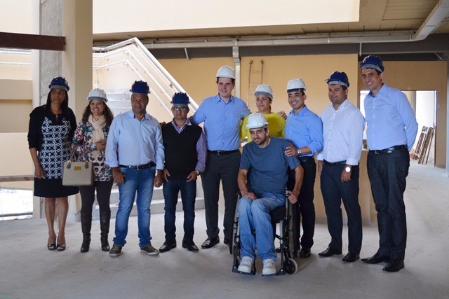 201758_FOTO - Vereadores visitam obras da Etec com o presidente da Alesp e o prefeito
